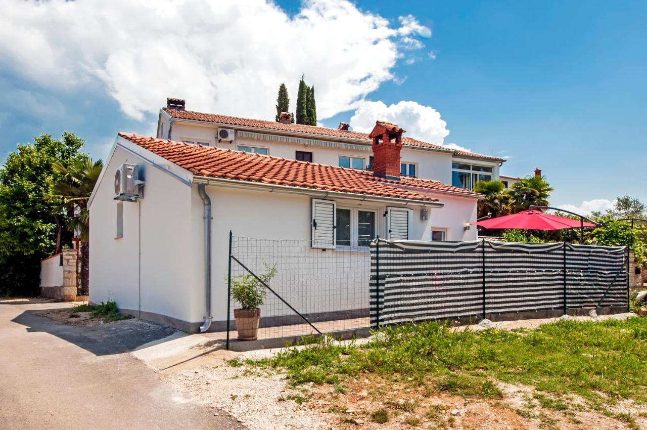 فيلا Little House - Just Few Steps From The City Center روفينج المظهر الخارجي الصورة