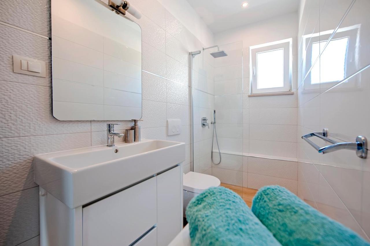 فيلا Little House - Just Few Steps From The City Center روفينج المظهر الخارجي الصورة